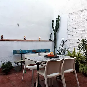 https://holiday-home-la-casa-azul.topbarcelonahotels.com