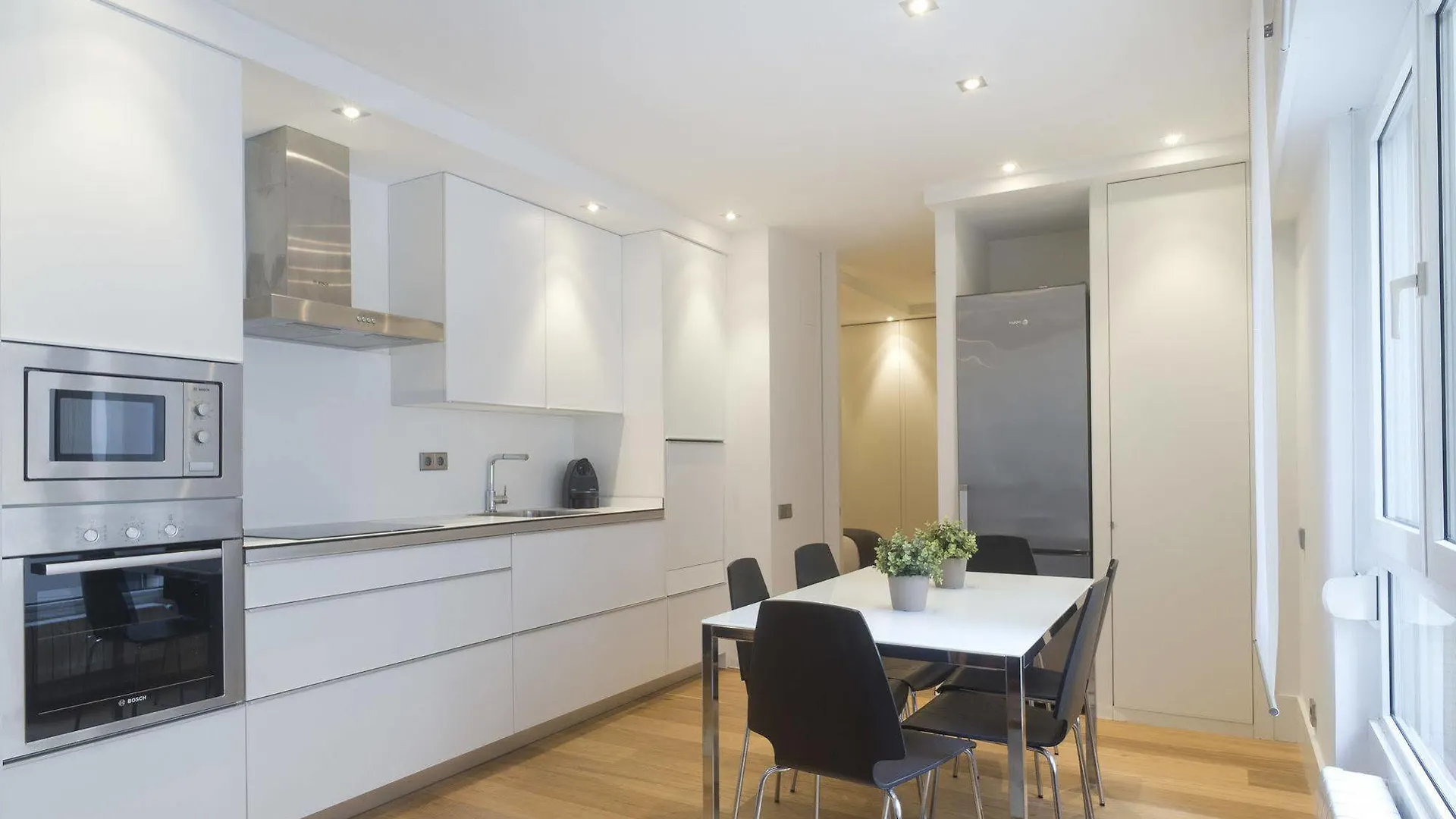 Avenida La Concha - Ib. Apartments San Sebastián
